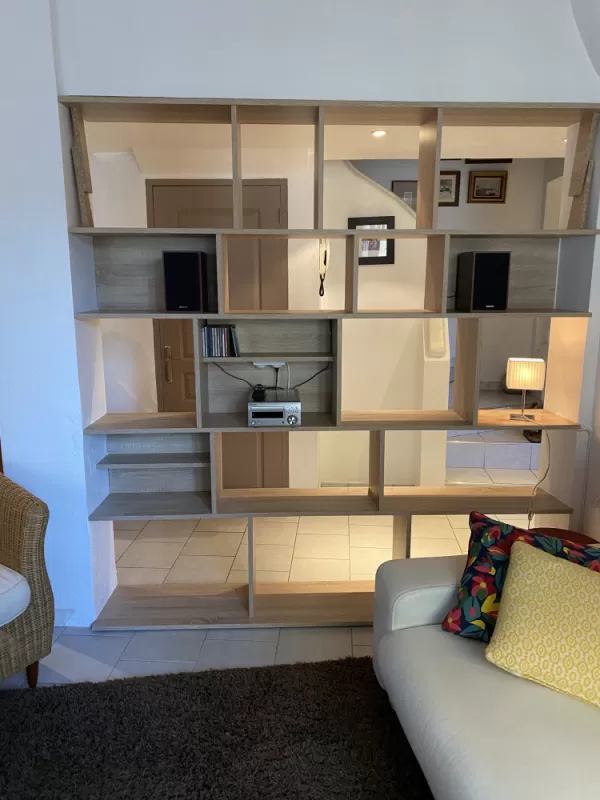 Bibliothèque en bois, Vence, Cocon d’Ébène