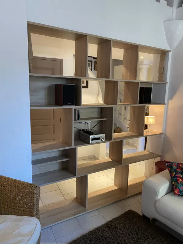 Bibliothèque en bois, Vence, Cocon d’Ébène