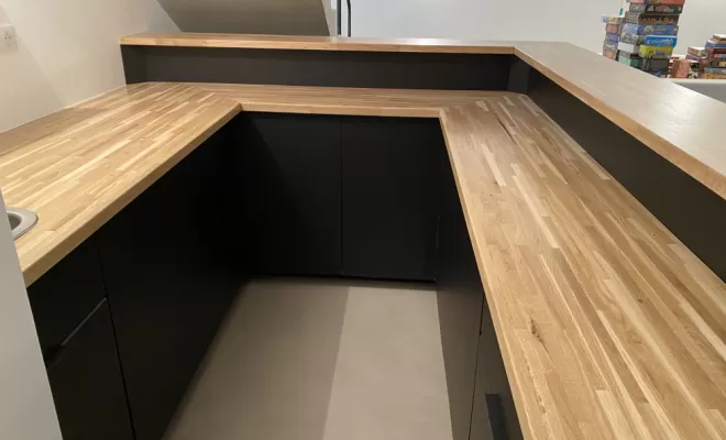 Cuisine en bois sur mesure, Vence, Cocon d’Ébène
